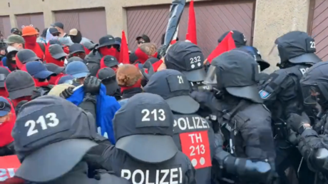 German police pepper-spray protesters amid opposition party convention (VIDEO) - Wazir July 5, 2026