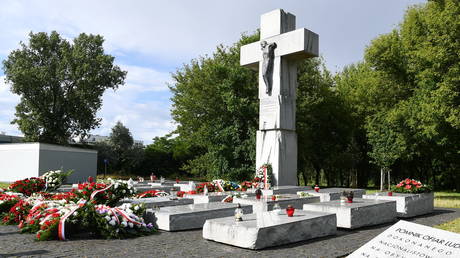 Poland blames Russia for Ukrainian who desecrated WWII memorials - rt July 17, 2026