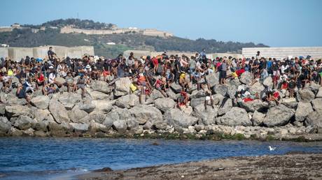 Spanish region demands answers after migrants land on crowded beach (VIDEOS) - by IRONaadmi August 22, 2026