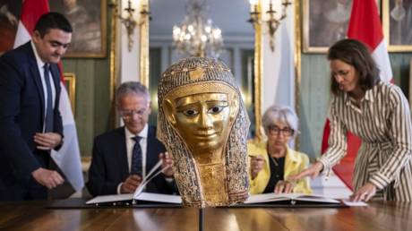 Switzerland returns ancient golden mask to Egypt (PHOTOS) - Wazir September 18, 2026 Switzerland returns ancient golden mask to Egypt (PHOTOS) - Wazir September 18, 2026
