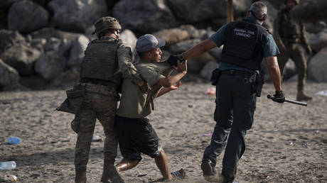 Spanish soldiers beat migrants in Ceuta (VIDEOS) - Wazir September 26, 2026